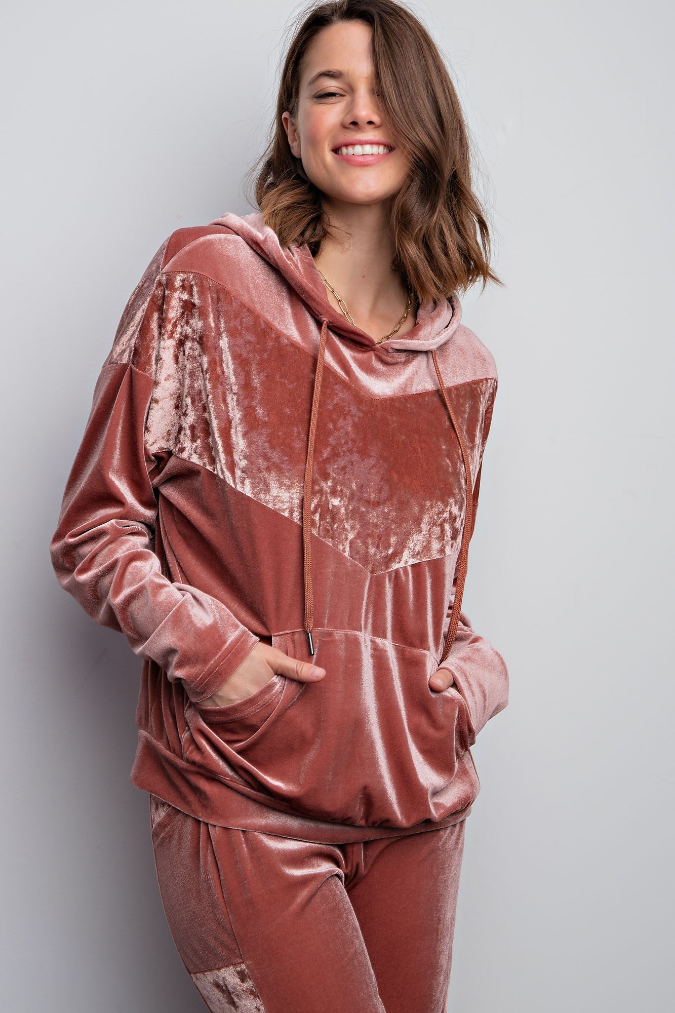 Women’s Luxe Matching Velour Outfit in Rose Gold